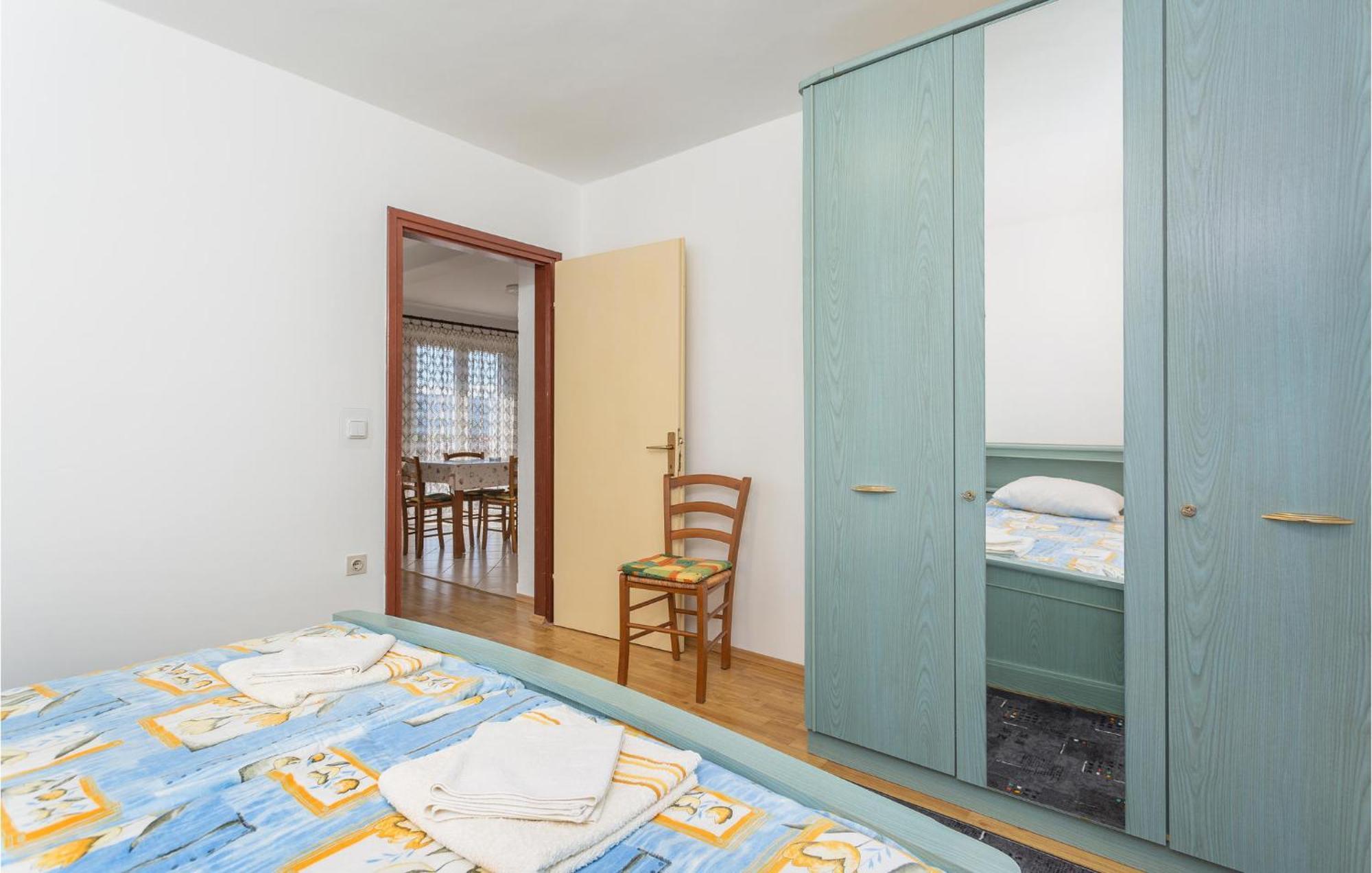 Lovely Apartment In Krk With Kitchen Brzac 外观 照片