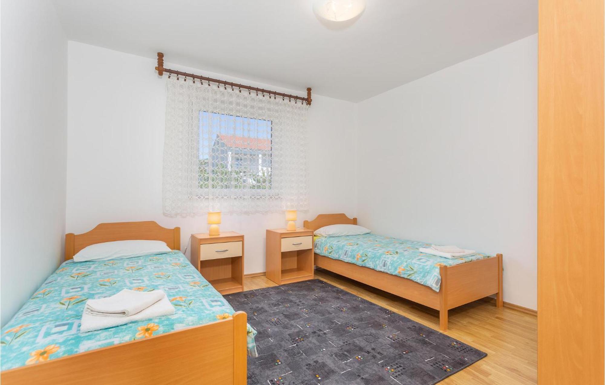 Lovely Apartment In Krk With Kitchen Brzac 外观 照片