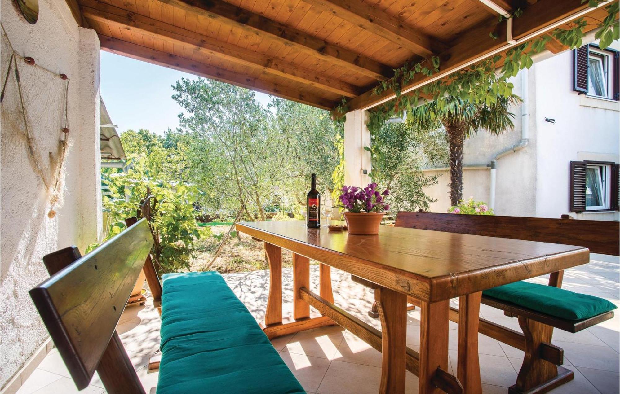 Lovely Apartment In Krk With Kitchen Brzac 外观 照片
