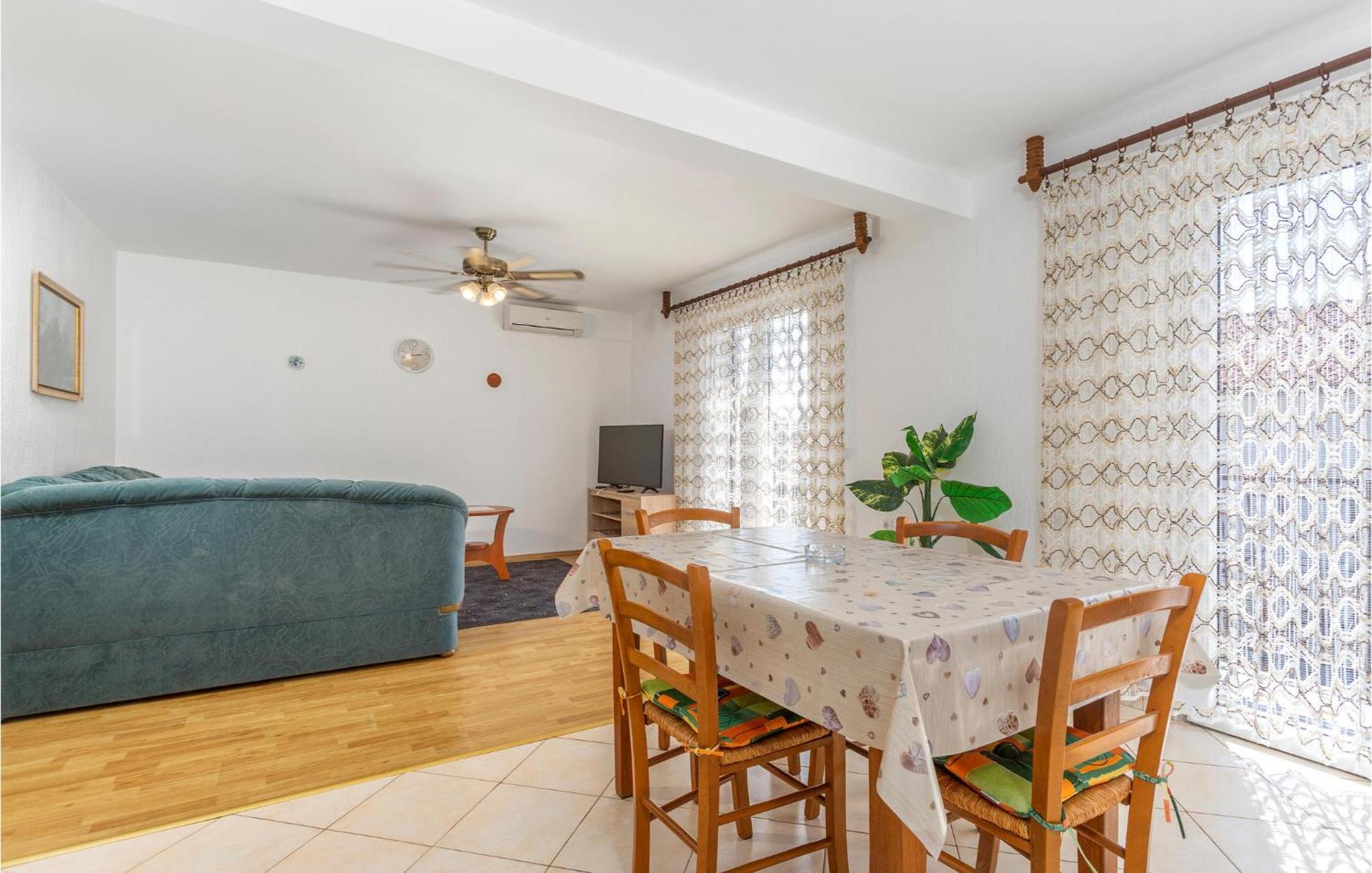 Lovely Apartment In Krk With Kitchen Brzac 外观 照片